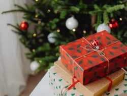 8 Rekomendasi Hadiah Natal untuk Orang Tua yang Penuh Makna