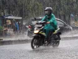 9 Tips Berkendara Aman dan Nyaman saat Musim Hujan