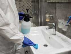 Tips Membersihkan Kerak Kamar Mandi dari Bahan Sederhana