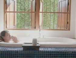 Atasi Sembelit Hingga Redakan Stres, Ini 9 Manfaat Mandi Air Hangat Bagi Kesehatan
