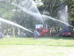 Sat Pol PP dan Damkar Bombana Uji Coba Pompa Portable Pemadam Kebakaran