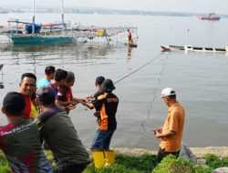 Tim Gabungan Diturunkan Dalam Pembersihan Bangkai Kapal di Teluk Kendari