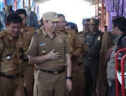 Usai Dilantik, Pj Bupati Kolaka Pantau Harga Pangan di Pasar Raya Mekongga