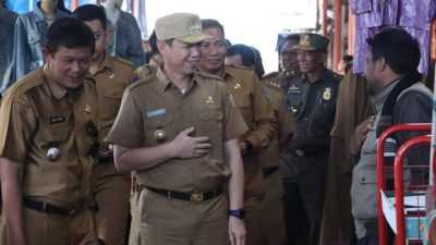 Usai Dilantik, Pj Bupati Kolaka Pantau Harga Pangan di Pasar Raya Mekongga