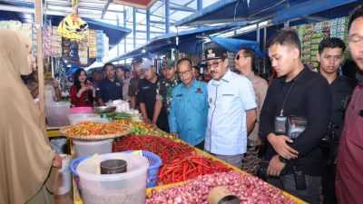 Pj Bupati Bombana Cek Ketersediaan Bahan Pokok di Pasar