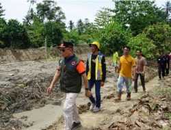Pj Bupati Kolaka Utara Tinjau Lokasi Banjir di Kecamatan Batu Putih