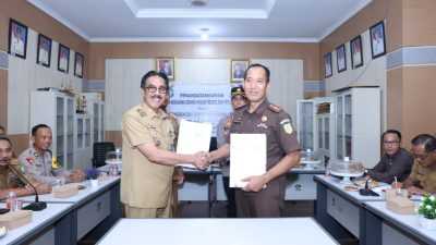 Pemkab dan Kejari Bombana Teken MoU Bidang Hukum