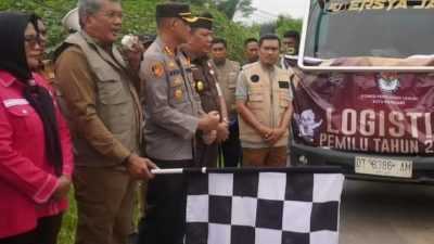 Lepas Logistik Pemilu 2024, Pj Wali Kota Kendari Ajak Masyarakat Salurkan Aspirasi Dengan Baik