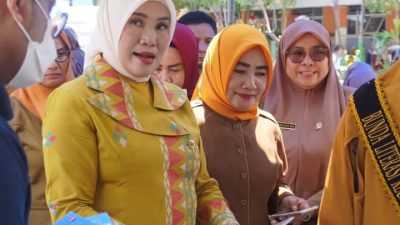 Bunda Literasi Kota Kendari Adakan Bazar Buku Murah di Dua Sekolah