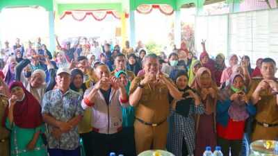 608 Warga Kelurahan Watulondo Dapat Bantuan Pangan