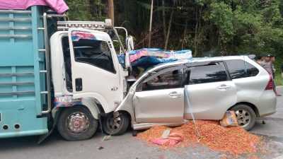 Tabrakan Avanza Vs Truk di Jalan Trans Sulawesi Koltim, 1 Orang Tewas