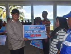 Pemkab Buton Salurkan Serahkan Bantuan Sarana Perikanan ke Nelayan