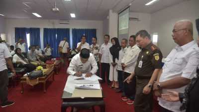 Kajari-Kades se-Kabupaten Buton Teken PKS Pendampingan Hukum