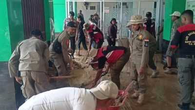 Satpol PP Turunkan 70 Personil Bantu Pembersihan Pasca Banjir di Kendari