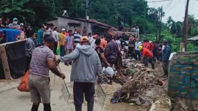 Pemkot Kendari Gelar Karya Bakti di Kampung Salo, Bantu Warga Terdampak Banjir