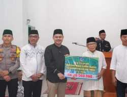 Awali Safari Ramadhan di Ueesi, Bupati Koltim Serahkan Bantuan untuk Masjid