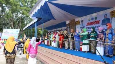 Pawai Parade Nusantara Meriahakan Pembukaan Jambore Kader PKK Tingkat Provinsi