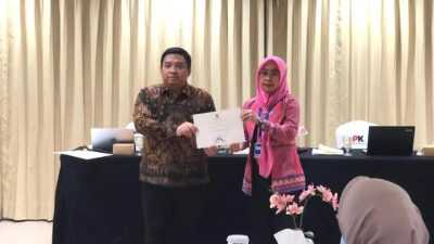 MCP Terbaik Pertama se Sulawesi, Kota Kendari Diganjar Penghargaan KPK