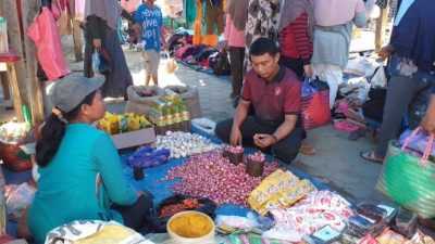 Satgas Preemtif Operasi Ketupat Anoa Polres Konut Monitoring Stabilitas Harga Sembako di Pasar