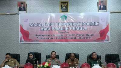 Kesbangpol Kolut Beri Sosialisasi Pendidikan Politik bagi Pemilih Pemula