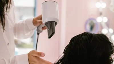 Tips Aman Menggunakan Hair Dryer agar Rambut Tak Rusak