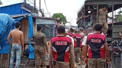 Patroli Ketertiban Umum, Satpol PP Kendari Sasar Lapak PKL di Bahu Jalan