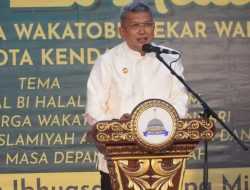 Pj Wali Kota Kendari Hadiri Pengukuhan Pengurus Kerukunan Keluarga Wakatobi