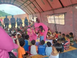 Bhayangkari Polres Konut Adakan Trauma Healing bagi Anak-anak Korban Banjir
