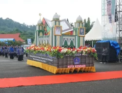 Peserta Pawai Ta’aruf Kafilah Kota Kendari Tampil Memukau