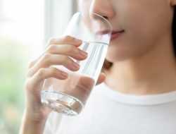 Ciri Ciri Kurang Minum Air Putih, Dari Sulit Konsentrasi Hingga Sembelit