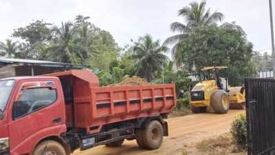 Pemda Kolaka Timur Lakukan Pemadatan Jalan Dari Dangia ke Poli-Polia