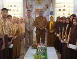 10 Pelajar SMPN 2 Kendari Dapat Reward Dari Pj Wali Kota