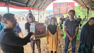 Polda Sultra Bantu Warga Terdampak Banjir di Konawe Utara