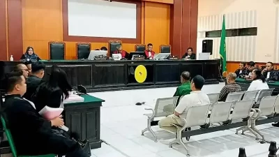 Mantan Bupati Busel La Ode Arusani Dituntut 10 Tahun Penjara