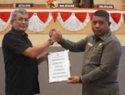 Pj Wali Kota Kendari Serahkan Rancangan KUA PPAS Tahun 2025 ke Dewan