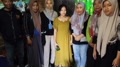 Tangani Stunting, Diskominfo Kota Kendari Serahkan Bantuan ke Keluarga Asuh