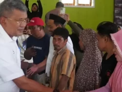 Pj Wali Kota Kendari Serahkan Bantuan untuk Warga Terdampak Banjir di Lalodati