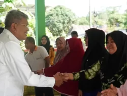 Pj Wali Kota Kendari Serahkan Bantuan untuk Korban Banjir di Labibia