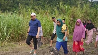 Warga Tondowatu Antusias Sambut Kedatangan Bupati Abd Azis