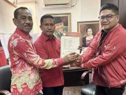 PDI Perjuangan Serahkan Rekomendasi ke La Ode Darwin-Ali Basa untuk Pilkada Muna Barat 2024