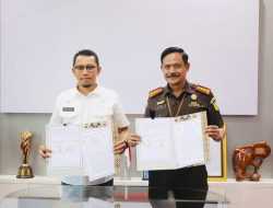 Pemkot dan Kejari Baubau Teken PKS Penegakan Hukum Bidang Datun