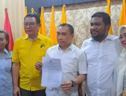 Serahkan B.1-KWK ke AJP-ASLI, Herry Asiku: Golkar Harus Menang di Pilwali Kendari