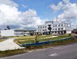 Ditentang Kemendagri RI, Johannes Rettob Terancam Diskualifikasi