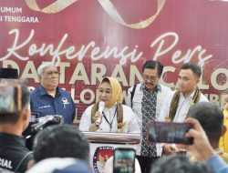 Selain 2 Mantan Gubernur, Tina-Ihsan Juga Dikawal Politisi Berpengaruh Saat Daftar ke KPU Sultra