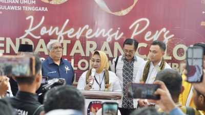 Selain 2 Mantan Gubernur, Tina-Ihsan Juga Dikawal Politisi Berpengaruh Saat Daftar ke KPU Sultra