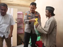 Bentuk Kepedulian dan Apresiasi, Kapolresta Kendari Berikan Paket Sembako ke Masyarakat