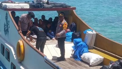 Polisi Sita 2 Jerigen Miras Oplosan di KM Manu-Manu Kaindea