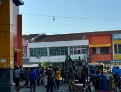 Pemkot Lakukan Pembersihan dan Penertiban di Pasar Sentral Wua-wua
