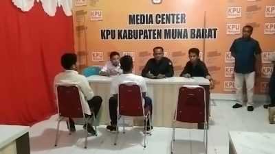 Diusung Partai Garuda, Fajar Hasan-Wa Ode Sarina Daftar ke KPU