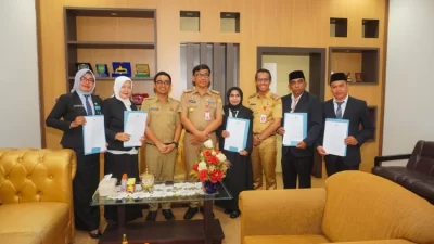 Pj Sekda Baubau Serahkan SK Penugasan Kepala Sekolah